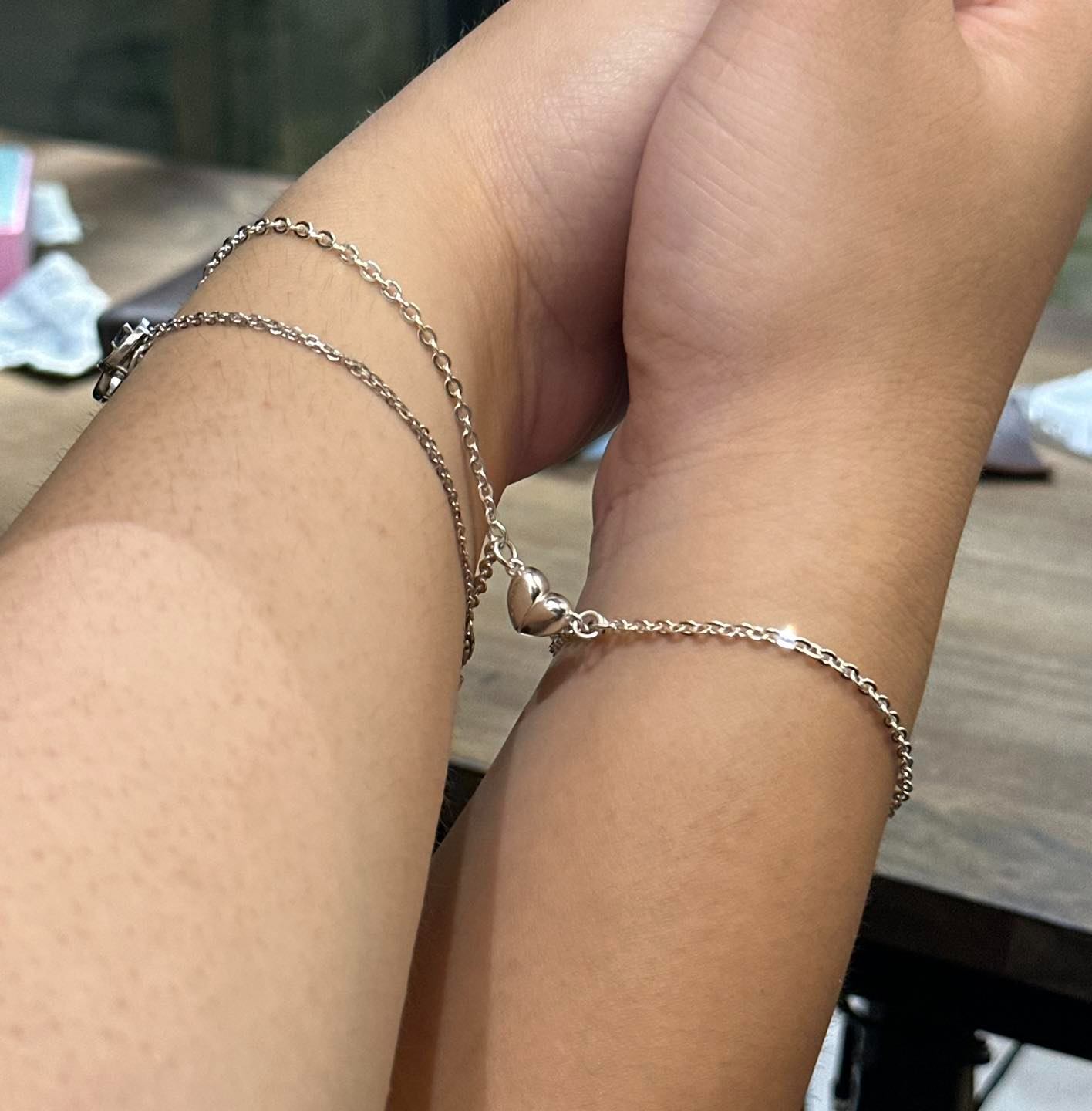 Chất liệu là yếu tố quan trọng trong việc lựa chọn trang sức đôi