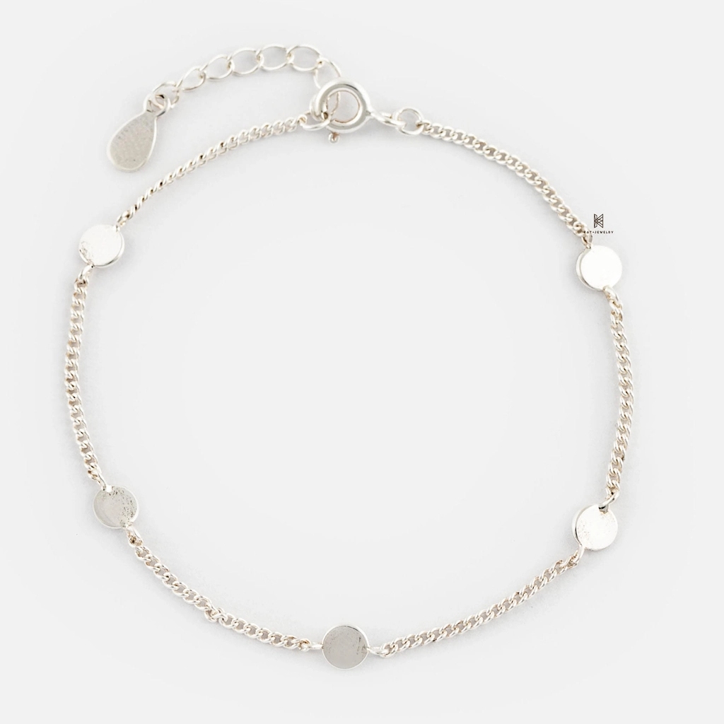 Vòng tay thiết kế đơn giản, sang trọng thể hiện sự bền chặt trong tình yêu