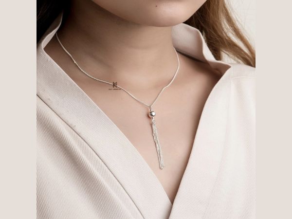 Mẫu “P Chain Ball” tạo điểm nhấn cho vẻ đẹp thời thượng