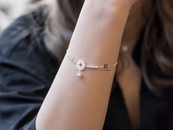 Chọn lắc bạc làm quà tặng mang đến nhiều ý nghĩa tích cực