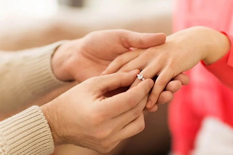 Nhẫn bạc là sự lựa chọn lý tưởng khi cầu hôn