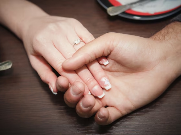 Tặng bạc cho người yêu để thể hiện sự quan tâm, chăm sóc