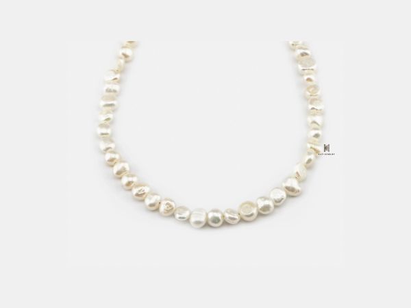 Thiết kế ngọc trai mang đến vẻ quý phái và sang trọng cho mẹ