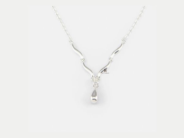 Sóng nước và hình giọt nước tạo cảm giác nhẹ nhàng khi đeo