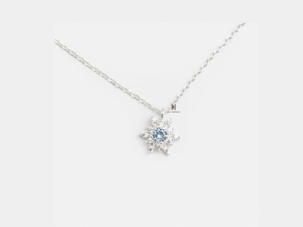 Mẫu dây chuyền tặng mẹ tạo cảm giác lộng lẫy và quyến rũ