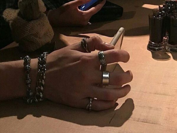 Trang sức bạc Unisex với nhiều phong cách đa dạng