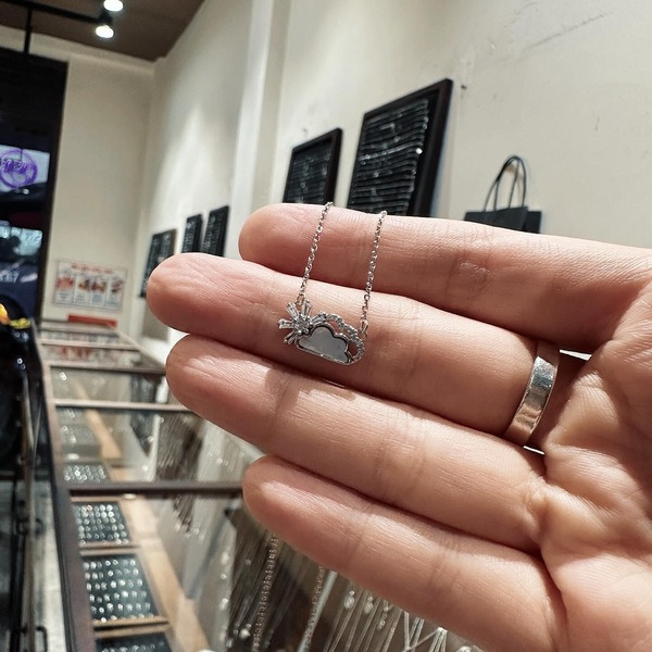 Trang sức mạ bạc là lựa chọn tuyệt vời để tặng quà cho bạn bè và người thân.