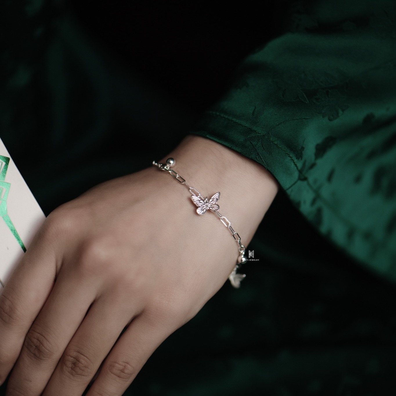 Ý nghĩa của trang sức bạc hình bướm