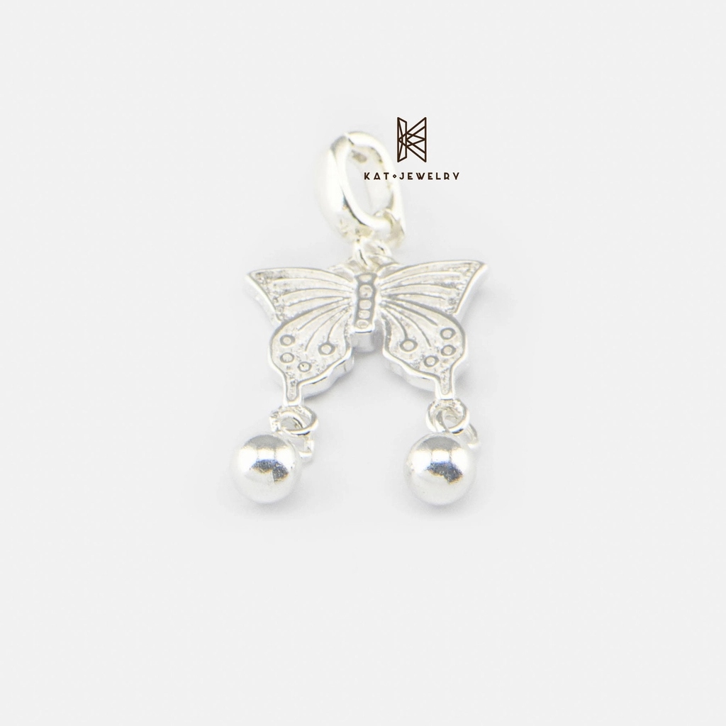 Với cách làm đặc biệt làm tôn mặt dây chuyền nổi bật, thanh lịch