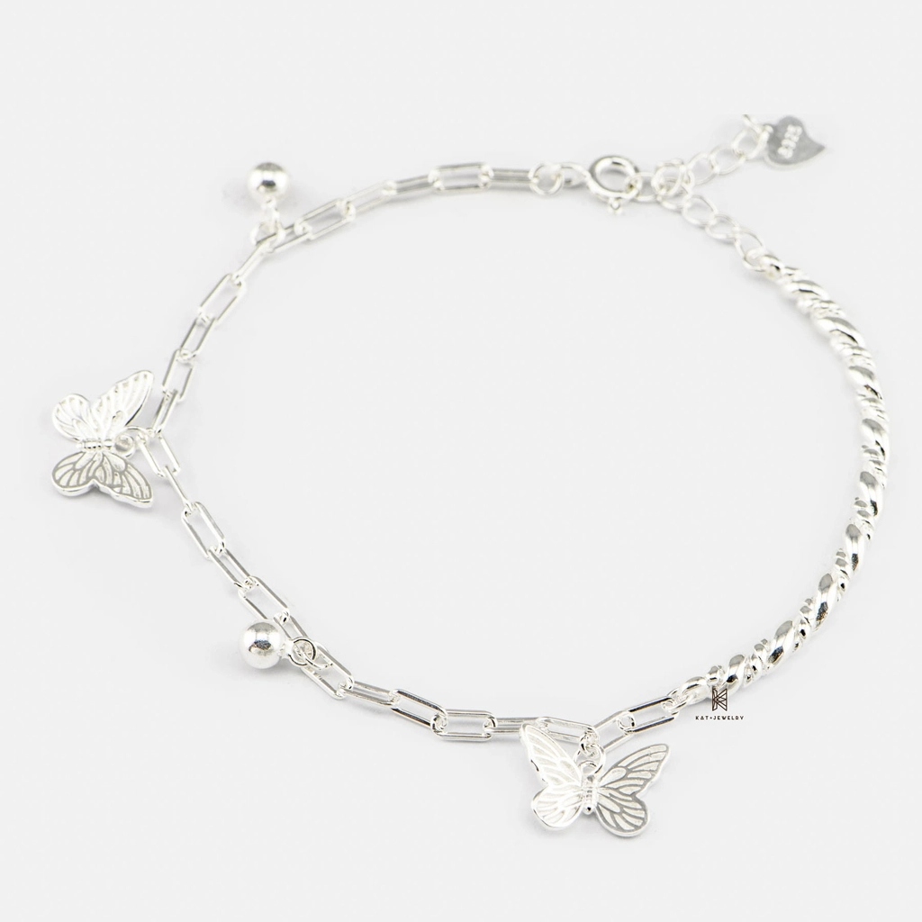 Lắc bạc thể hiện tính nhẹ nhàng đan xen một chút phong cách cá nhân