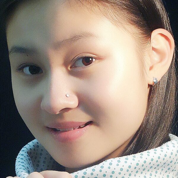 Xỏ khuyên cánh mũi tạo nên vẻ thanh thoát cho gương mặt