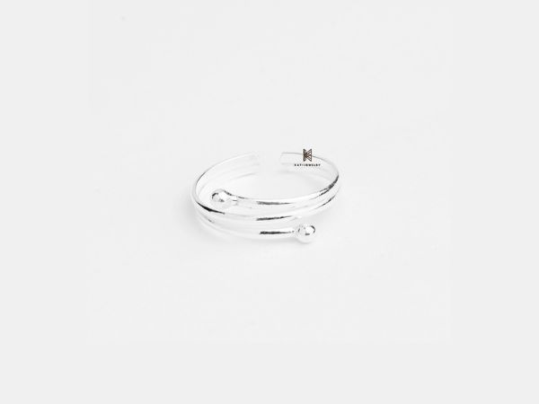 Mẫu nhẫn dành cho những cô nàng yêu thích sự cá tính nhưng tinh tế