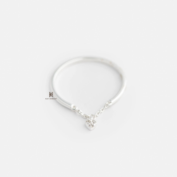 R Midi V Chain Drop Heart Gem mang phong cách cá tính