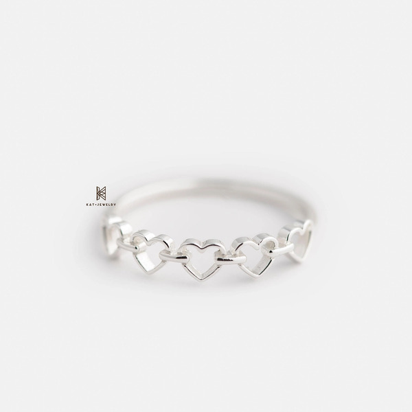 R Midi 5 Heart Line tạo cảm giác nhẹ nhàng và nữ tính