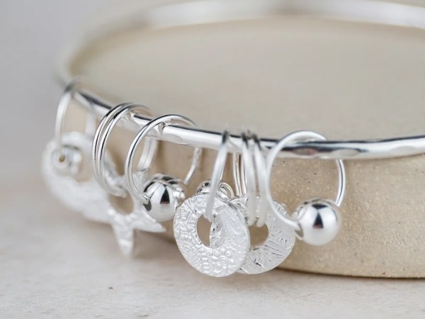 Charm là món phụ kiện không thể thiếu của tín đồ thời trang