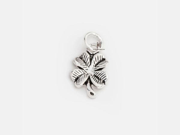 Hình ảnh cỏ bốn lá mang đến sự may mắn và hạnh phúc