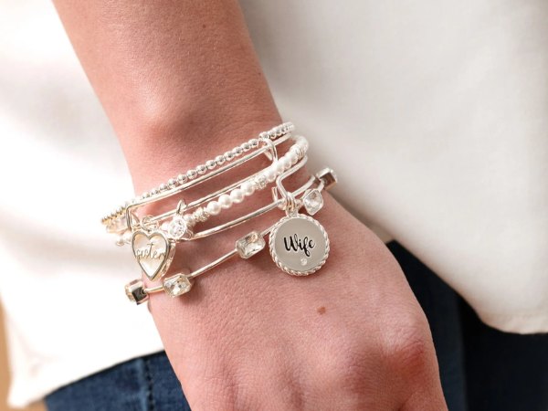 Bạc 925 có độ bền theo thời gian và sáng bóng lâu dài