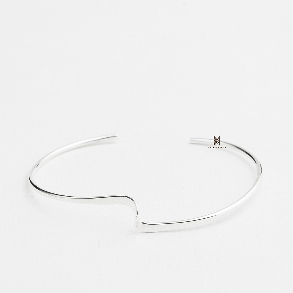 Set trang sức mang lại cho bạn vẻ đẹp sang trong, cuốn hút nhưng thiết kế tối giản