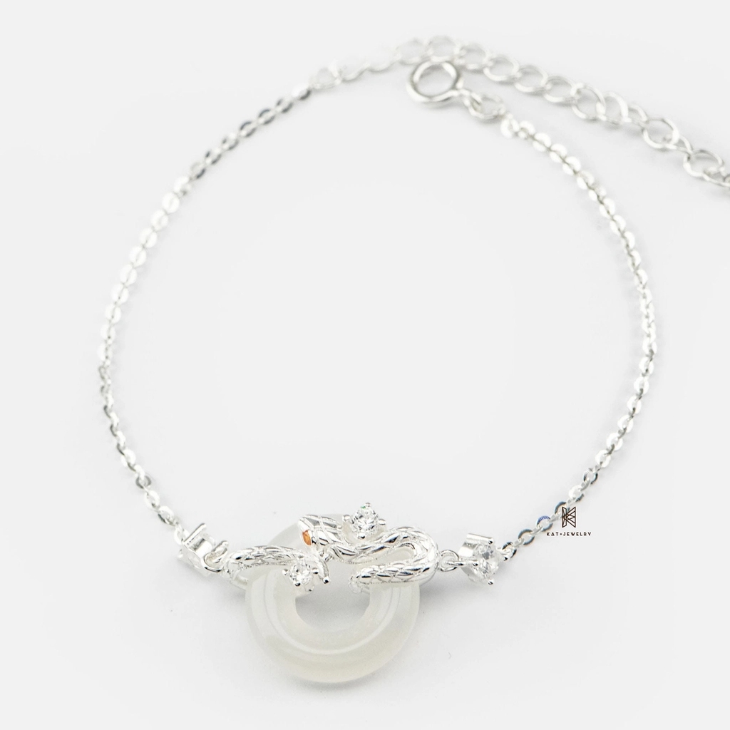 Set trang sức bí ẩn và quyền lực