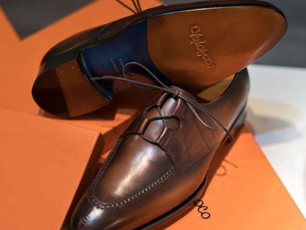 Một đôi giày thể hiện sự lịch lãm và phong độ