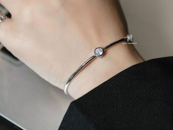 Khám phá những ý nghĩa cao đẹp của mẫu vòng tay bạc