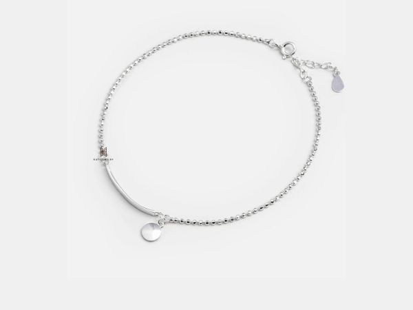 Ank Curve Bar Drop Circle Tag đơn giản nhưng tinh tế ở đôi chân