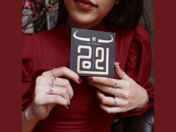 Thiết kế nhỏ gọn giúp trang phục ngày Tết trở nên duyên dáng