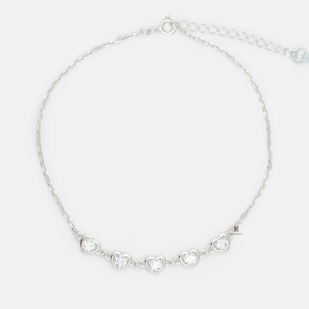 Lắc tay được sử dụng chất liệu cao cấp, thiết kế nhẹ nhàng, sang trọng