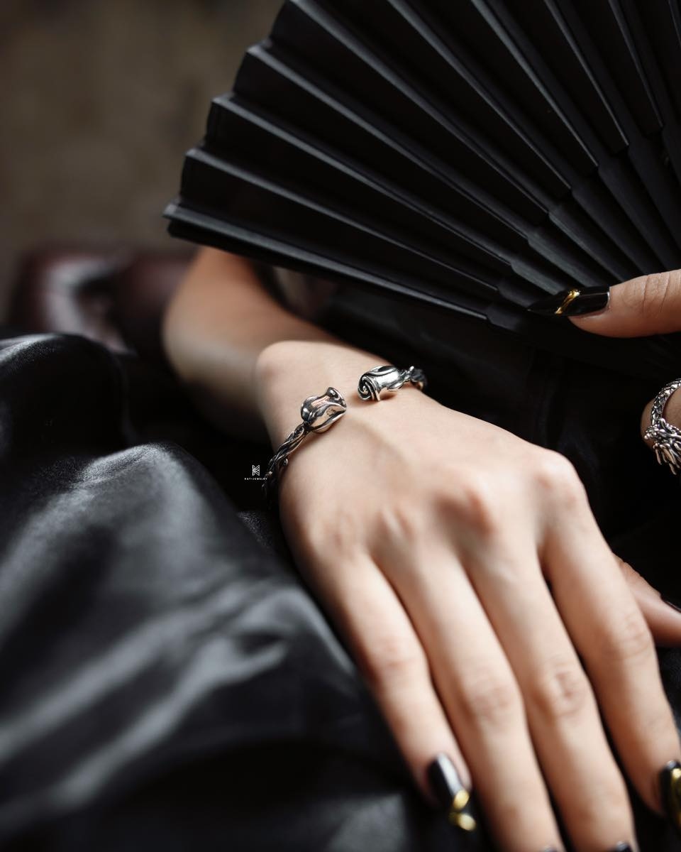 Trang sức bạc OXIDIZED có nhiều ưu điểm hơn bạc thông thường