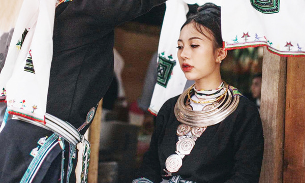 Trang sức bạc càng lớn thì địa vị xã hội càng cao