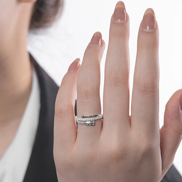 Trang sức công sở thanh lịch khiến bạn trở nên chuyên nghiệp