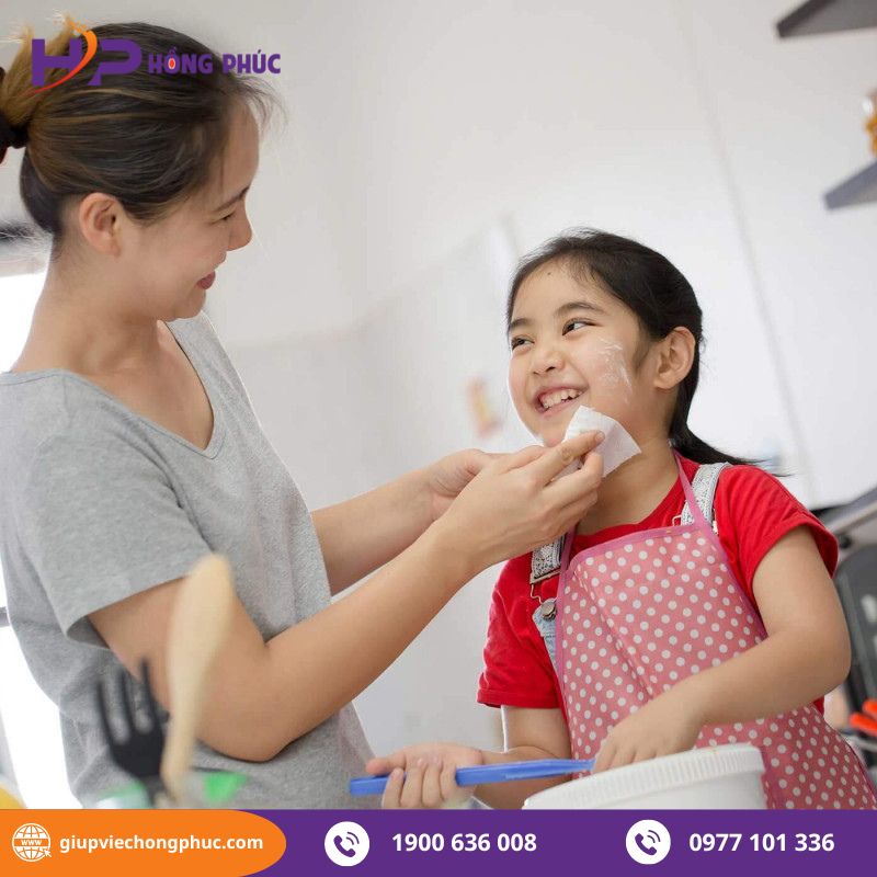 bảo mẫu trông trẻ