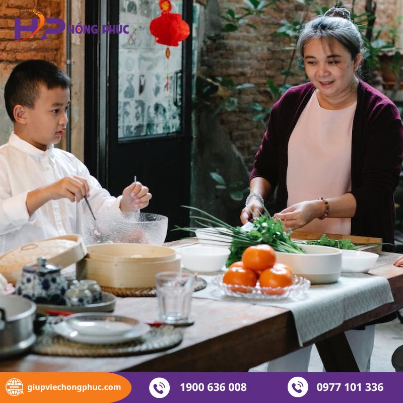 bảo mẫu trông trẻ