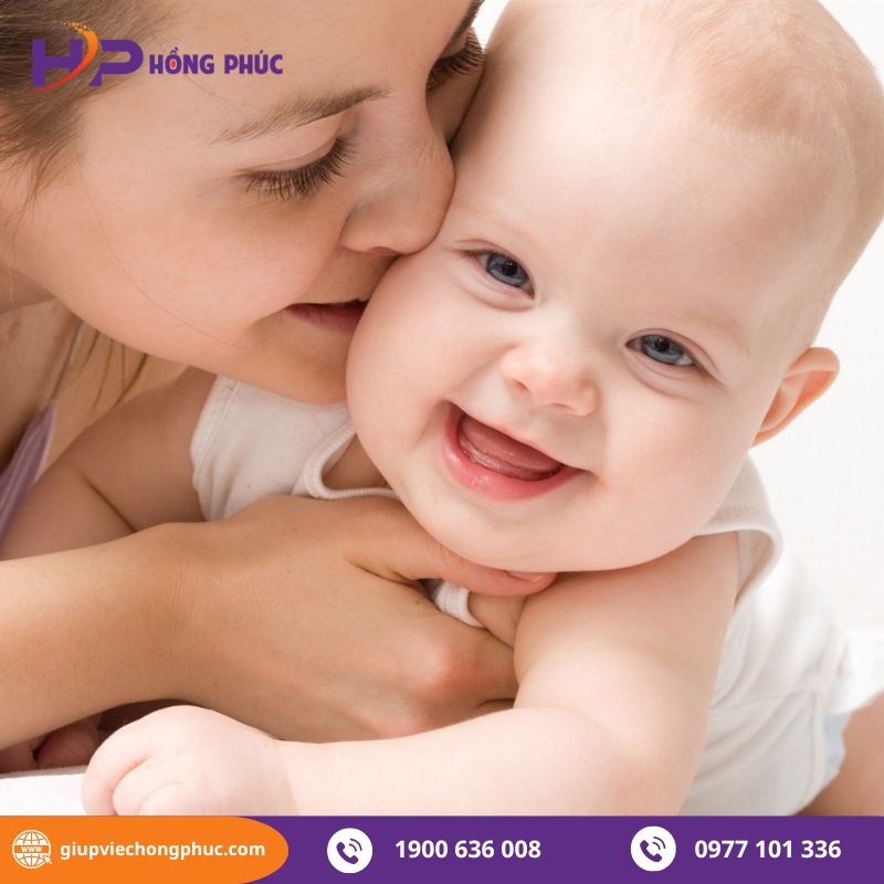 bảo mẫu trông trẻ