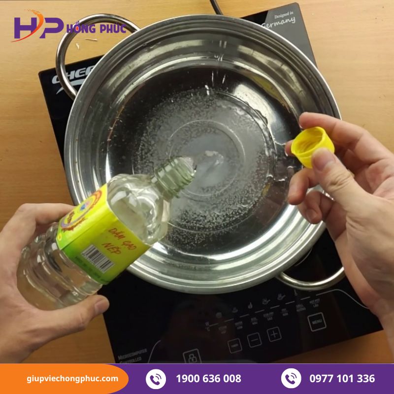 Cách khử mùi dầu mỡ trong nhà bằng giấm trắng