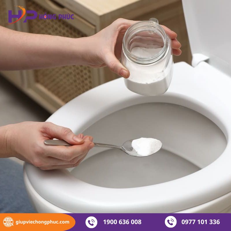 Sử dụng baking soda là Cách tẩy nhà vệ sinh bị ố vàng hiệu quả