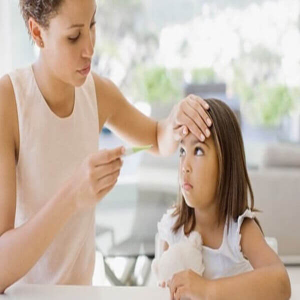 Làm mát cơ thể cho bé