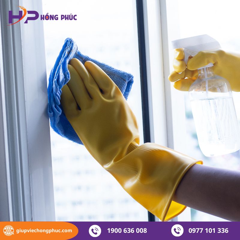 Các loại dụng cụ lau kính - Bình xịt nước lau kính