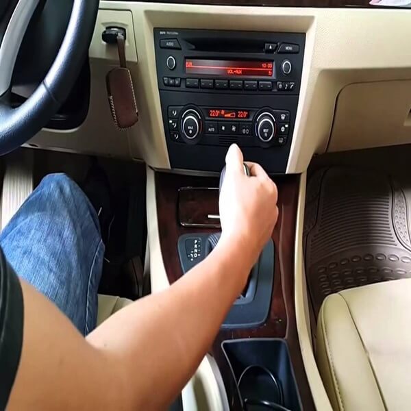 Dịch vụ lái xe số tự động của Hồng Phúc