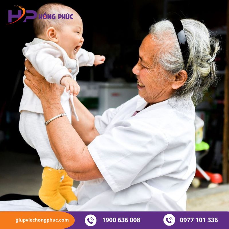 Ưu điểm của việc thuê ông bà chăm cháu