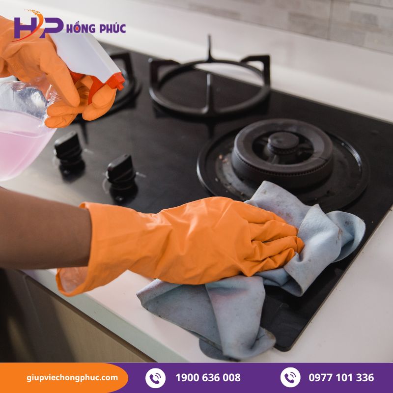Làm sạch mặt bếp gas