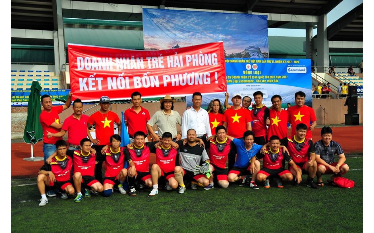 9-doi-bong-tham-du-giai-bong-da-doanh-nhan-tre-toan-quoc-lan-thu-i-nam-2017-khu-