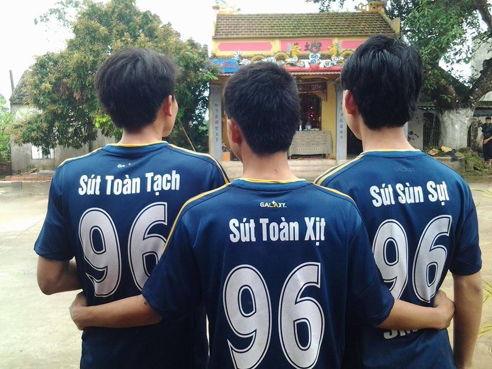 ao-bong-da-va-nhung-cai-ten-in-co-mot-khong-hai