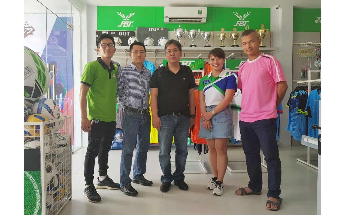 giam-doc-fbt-tham-quan-he-thong-cua-hang-the-thao-chinh-hang-jubi-sport-tai-ha-n