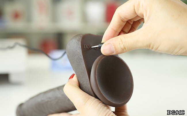 Dương vật giả Cỡ To Màu Nâu Rung Thụt Ngoáy