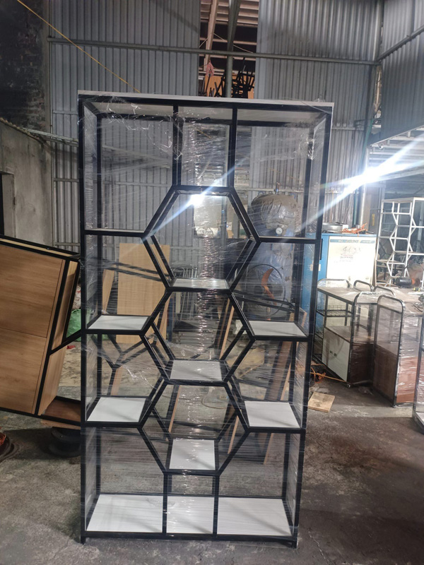 xuong-san-xuat-gia-ke-trang-tri-san-pham-nha-hang-ha-noi