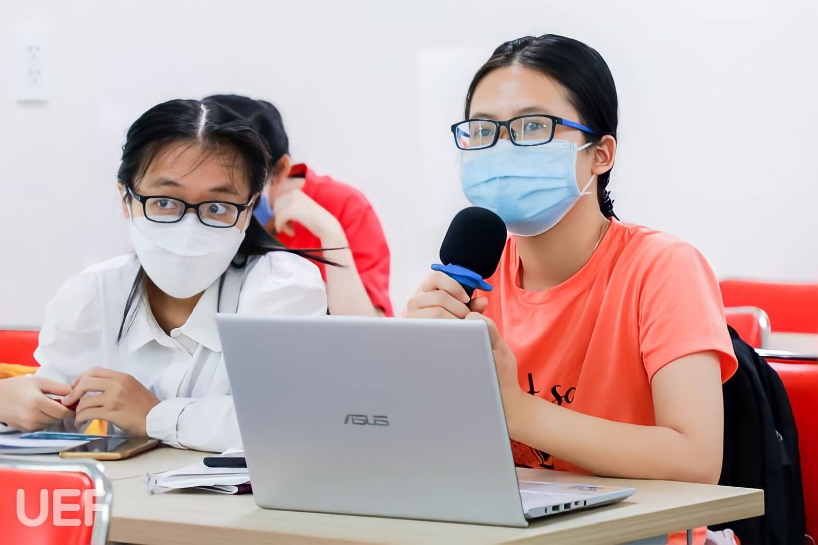 Các bạn sinh viên tích cực tương tác cùng diễn giả - NCS. TS. Trần Lê Khang