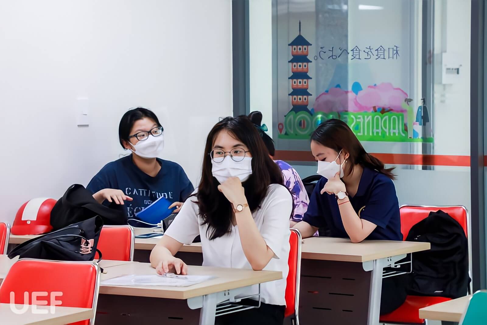 Sinh viên hào hứng tham dự lớp học
