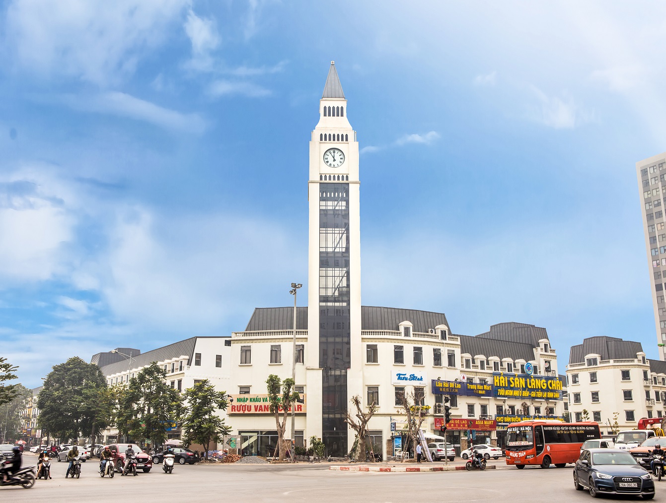 Đồng hồ công cộng 4 mặt ( Khu đô thị Văn Phú - Hà Đông)