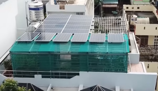 Hệ thống điện NLMT vừa tiết kiệm tiền điện, vừa che mát ngôi nhà